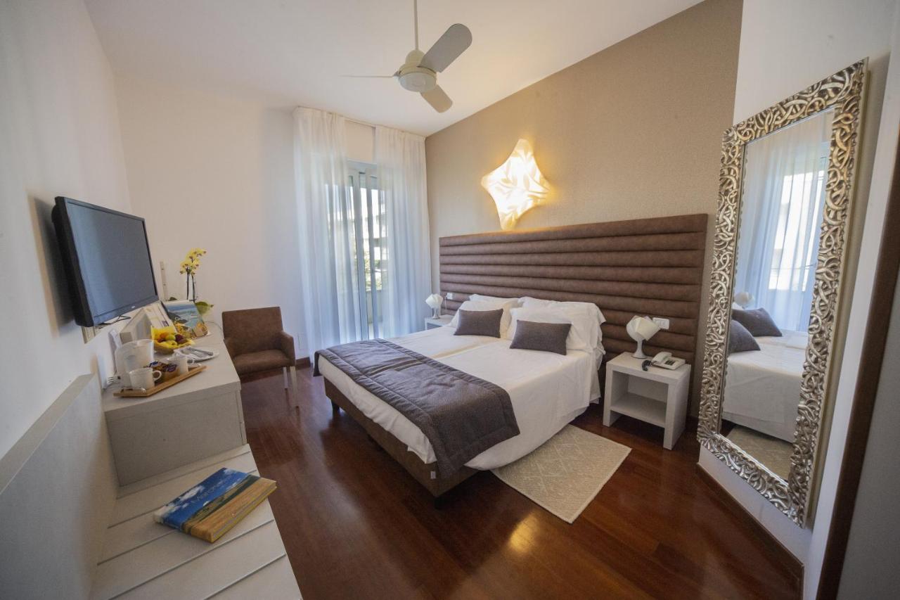 Hotel Alexander Gabicce Mare Esterno foto