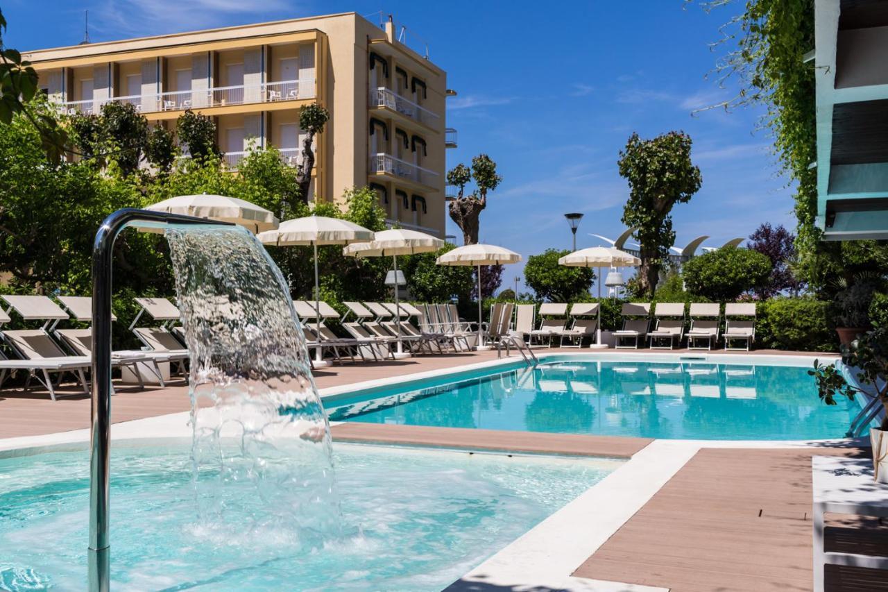 Hotel Alexander Gabicce Mare Esterno foto