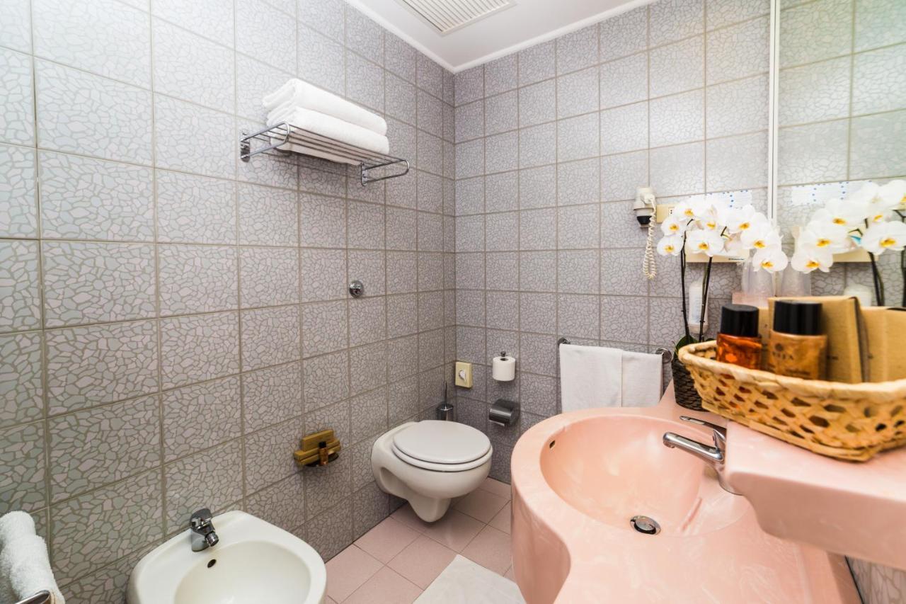 Hotel Alexander Gabicce Mare Esterno foto