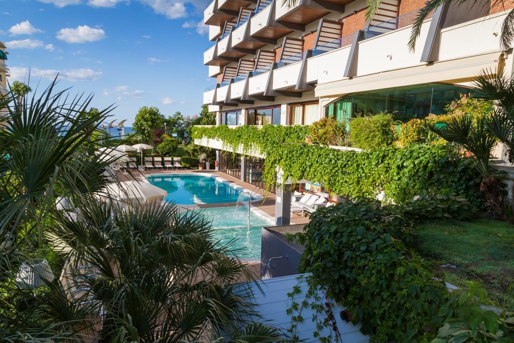 Hotel Alexander Gabicce Mare Esterno foto