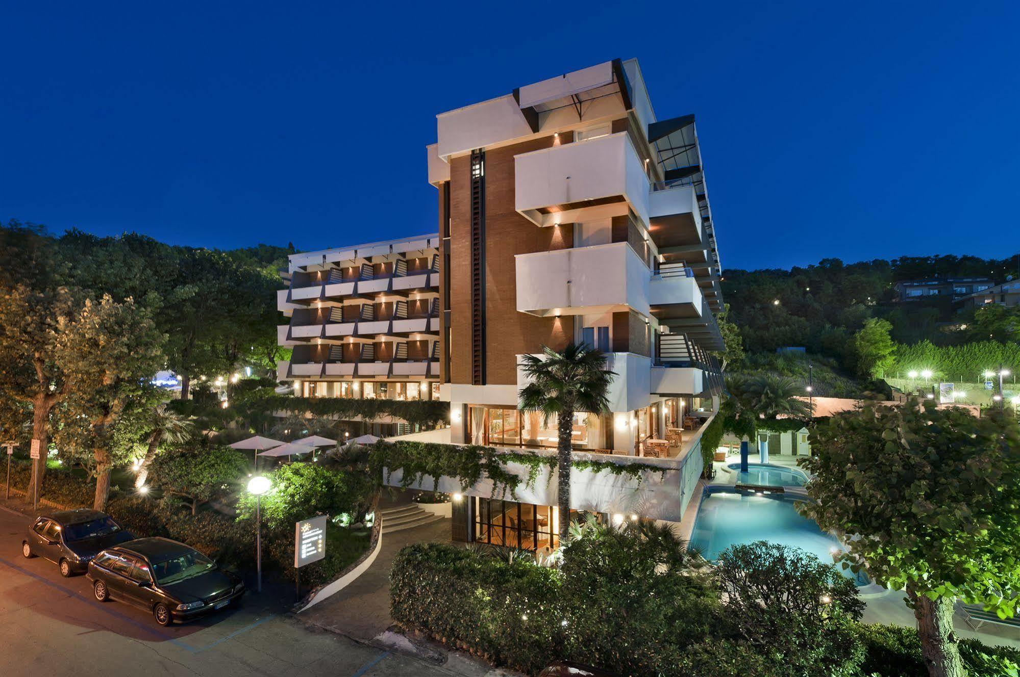 Hotel Alexander Gabicce Mare Esterno foto
