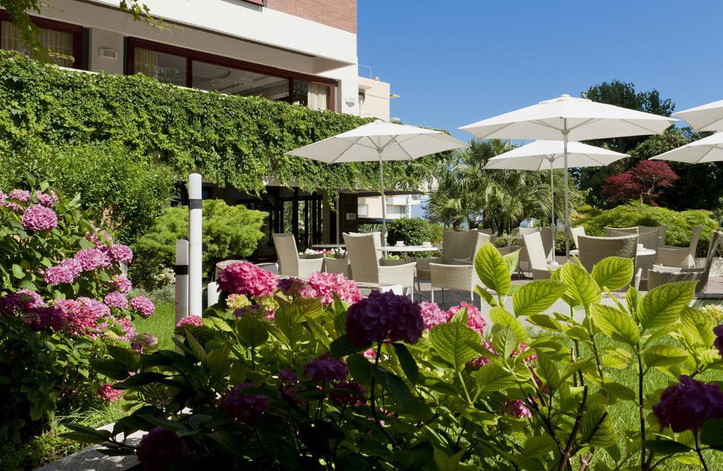 Hotel Alexander Gabicce Mare Esterno foto